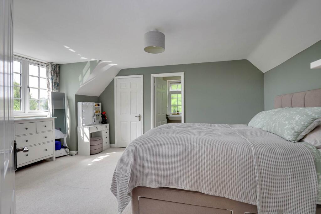 House in Reading, Emmer Green - More
