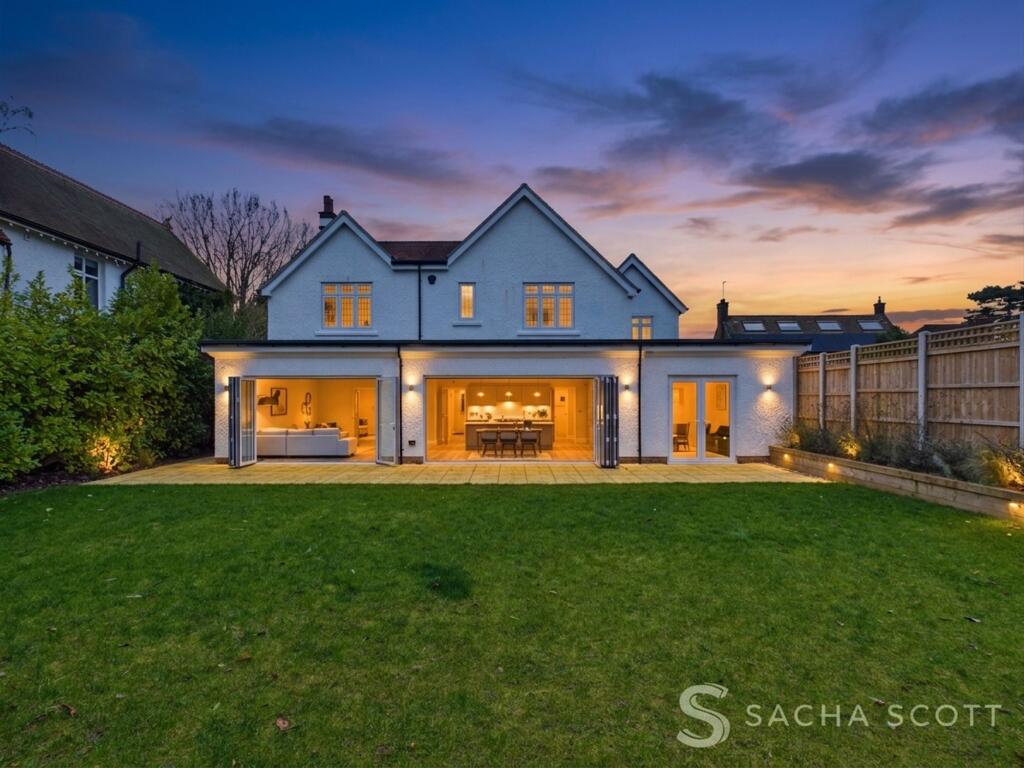 Cross Road, Tadworth, KT20. 4 bedroom detached house for sale