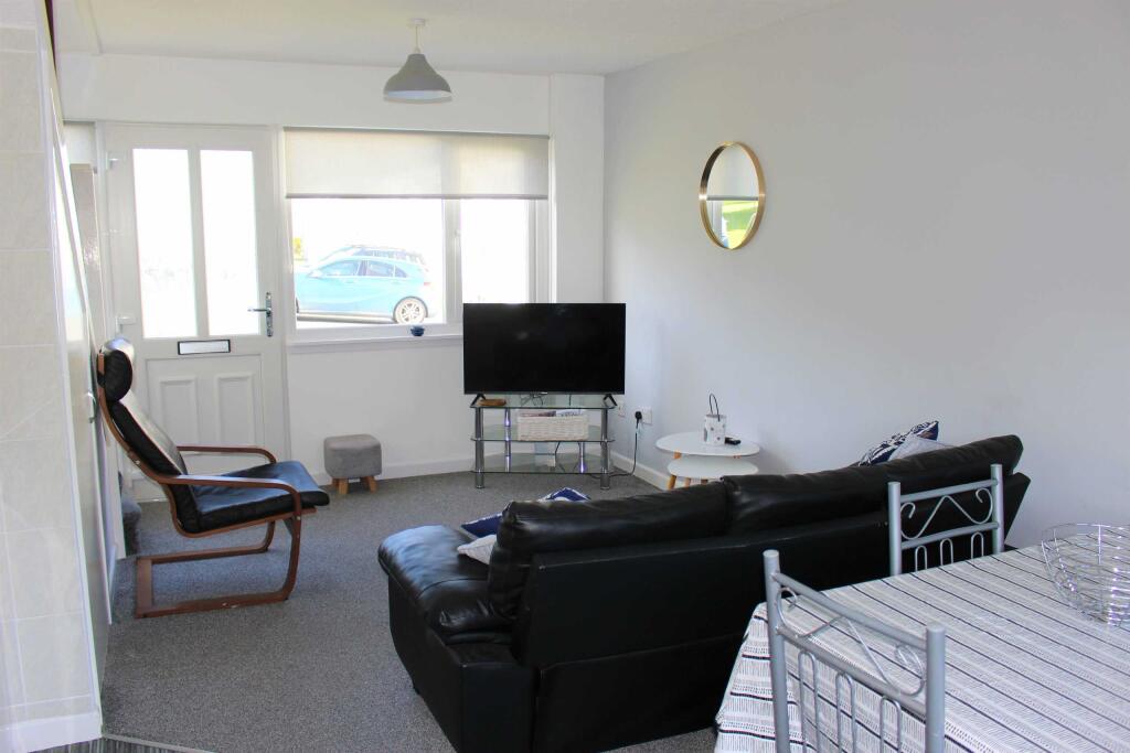 House in Swansea, Lamphey - More