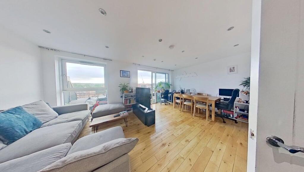 Main image of property: 5-7 New York Road, LEEDS