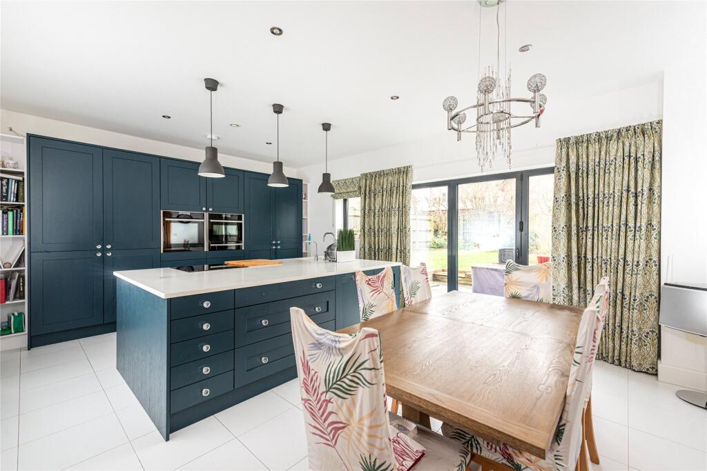 House in Milton Keynes, Monkston Park, Kents Hill, Monkston and Brinklow - View 3