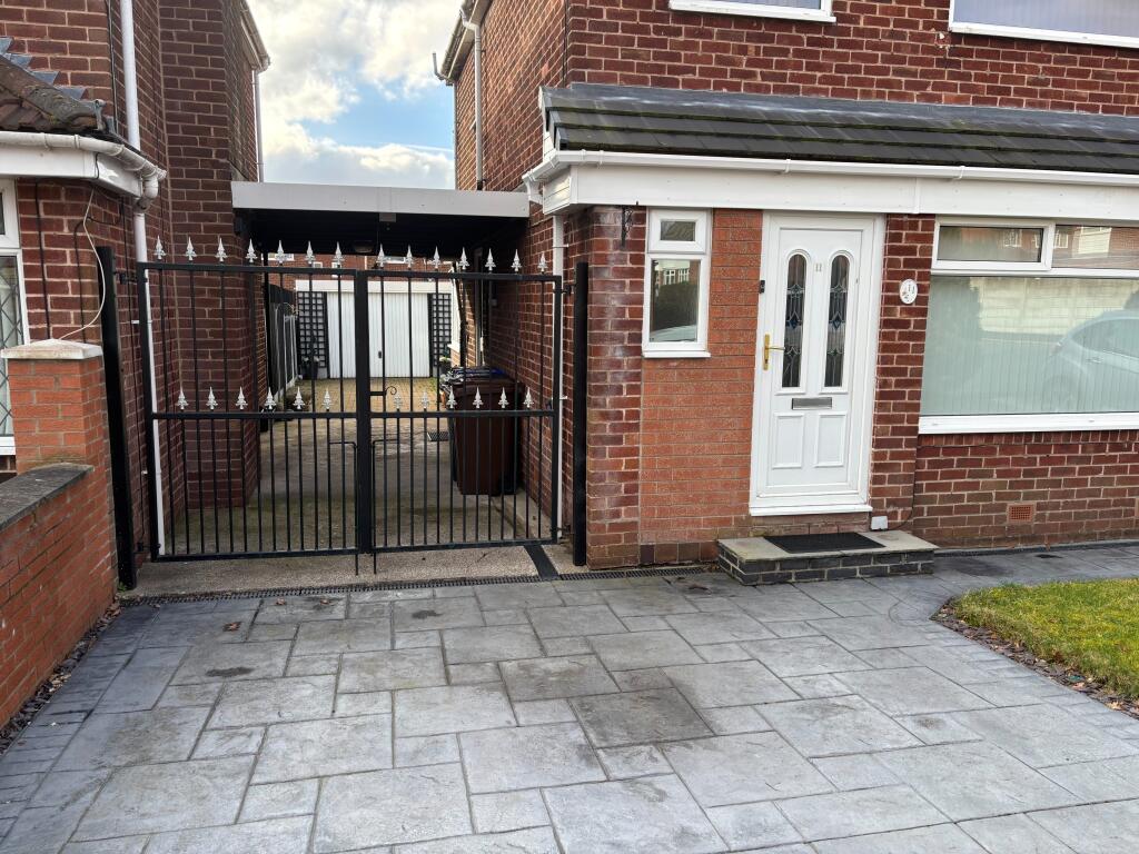 Main image of property: Rufford Close, Ashton-Under-Lyne, OL6