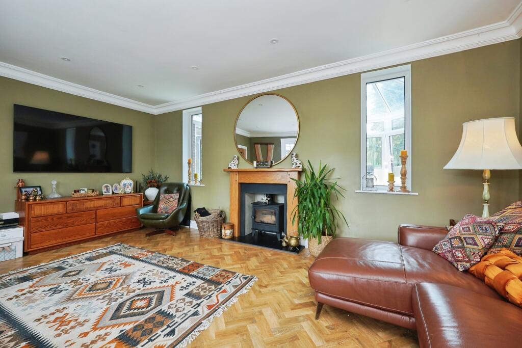 House in Folkestone and Hythe, Folkestone - More