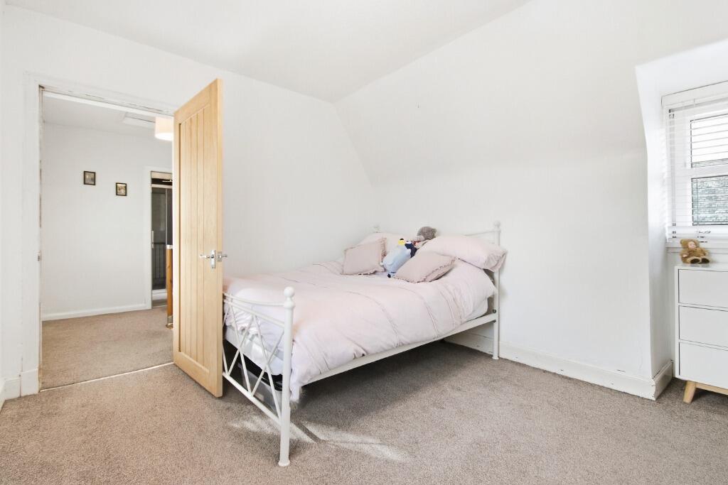 House in Glasgow, West Dunbartonshire - More