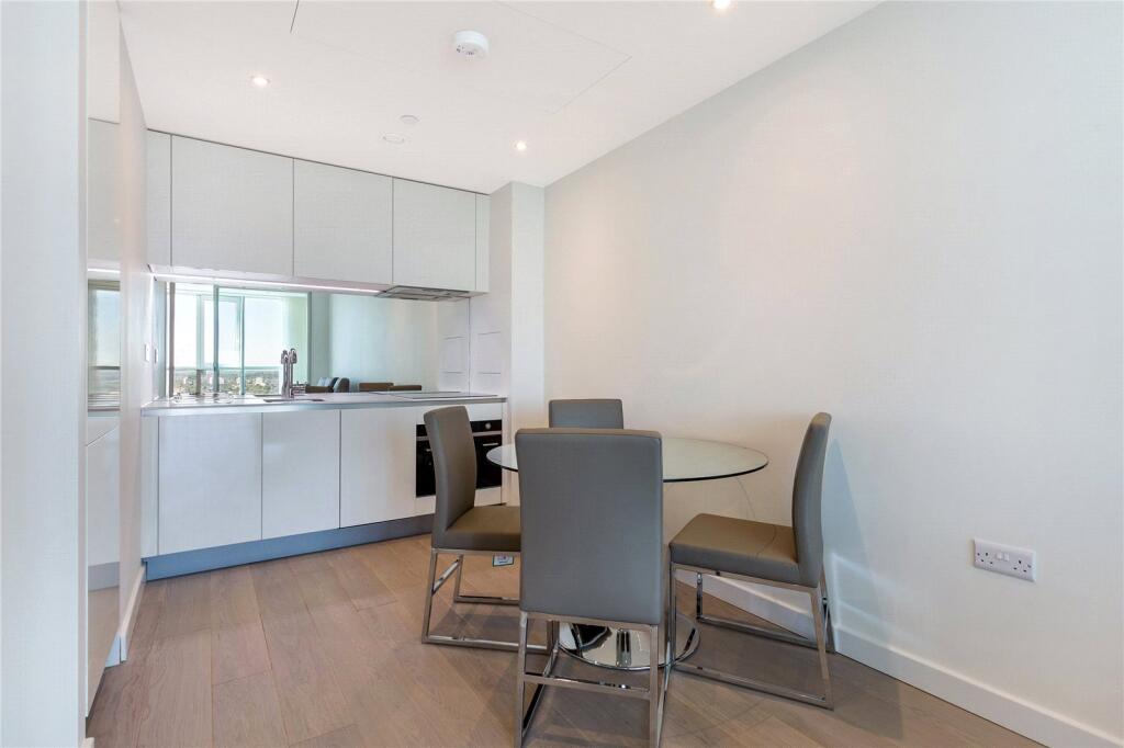 Apartment in London, Vauxhall - View 4