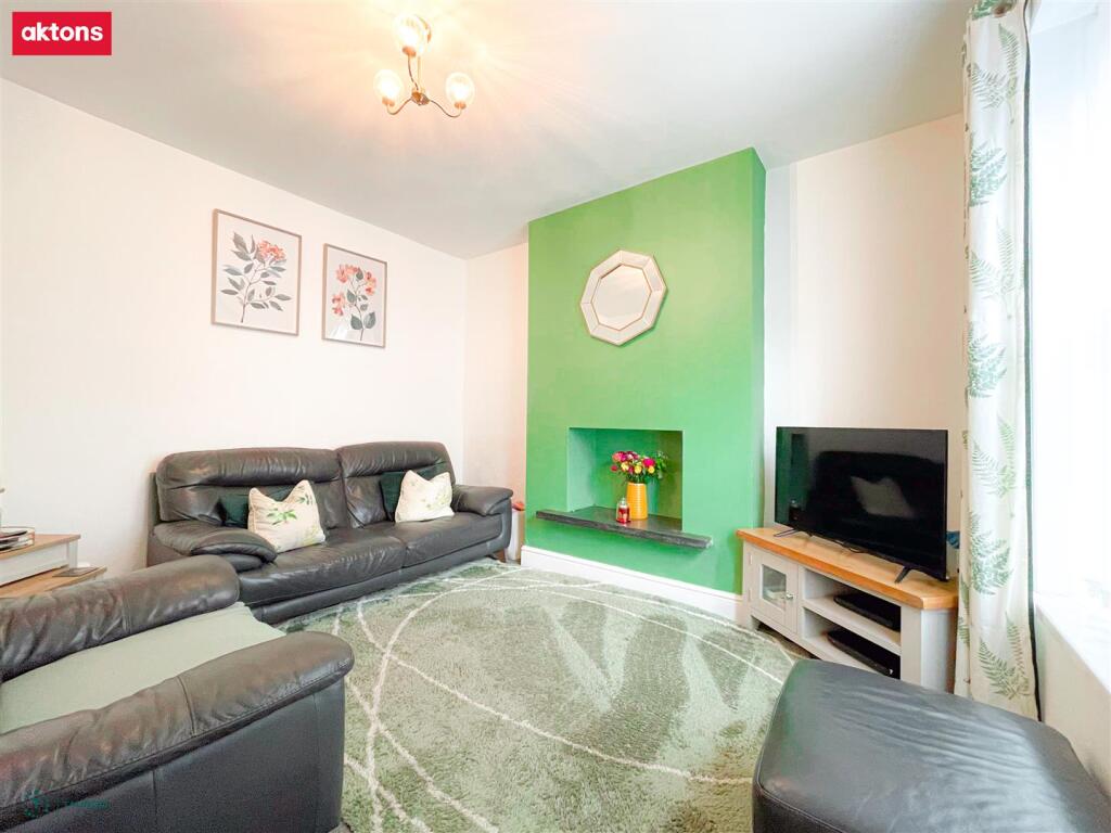 Bartlett Street, Caerphilly photo 4