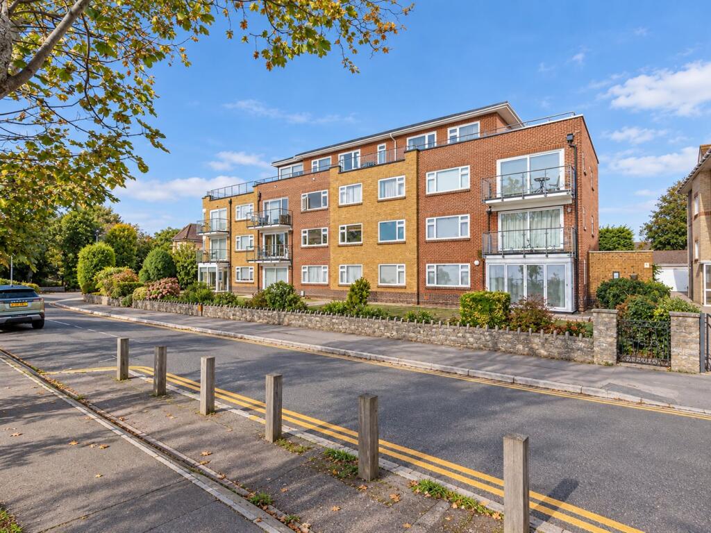 Apartment in Poole, Canford Cliffs - View 2