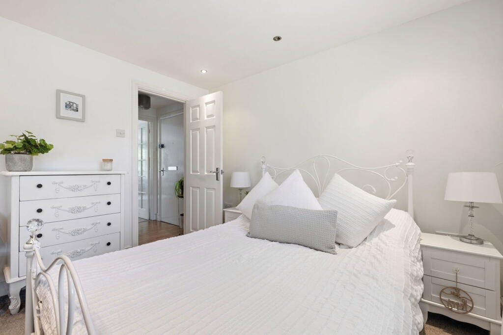 Apartment in Newton, Mumbles - More