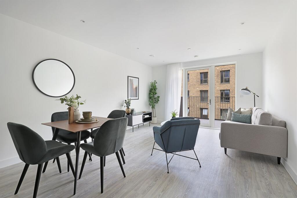 Apartment in Hounslow, Lampton, Heston - More
