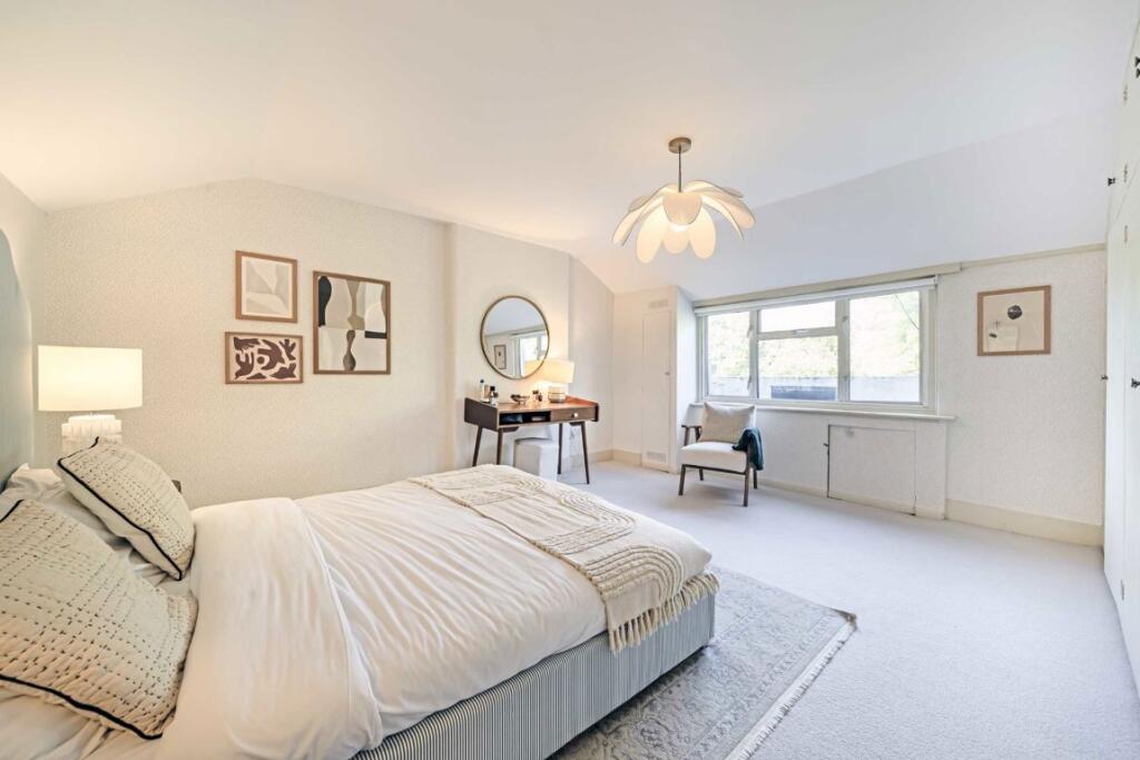 Apartment in London - View 3