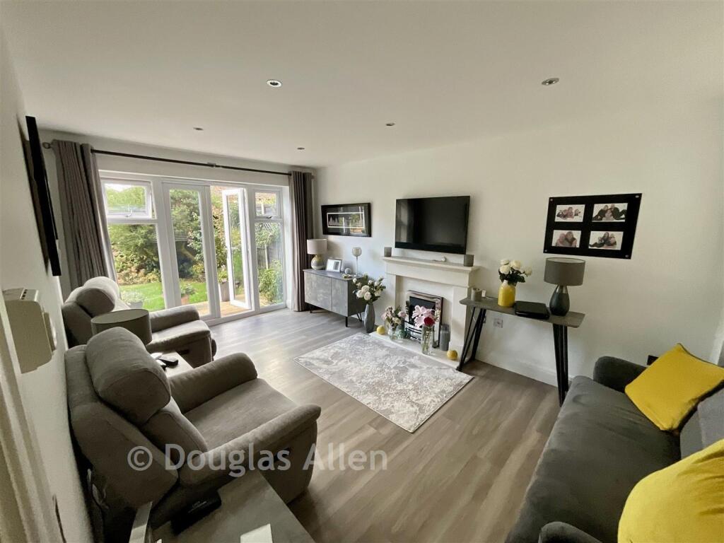 Bell Hill Close, Billericay, Essex photo 4