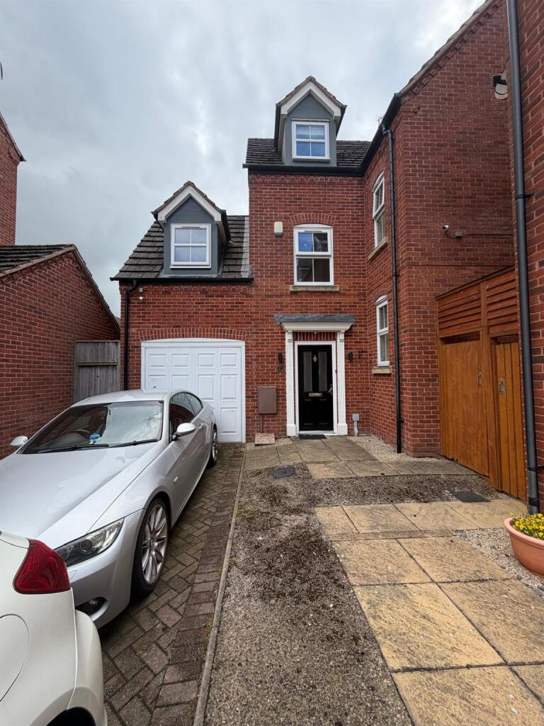 Main image of property: Kingswood Close, Birmingham