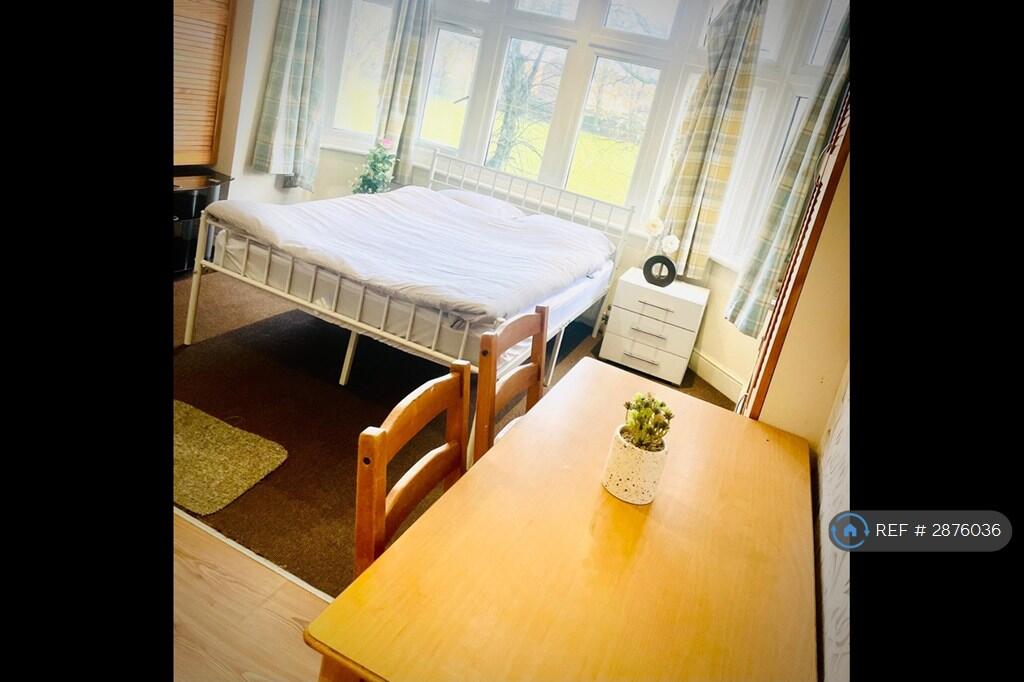 Apartment in Luton - View 3