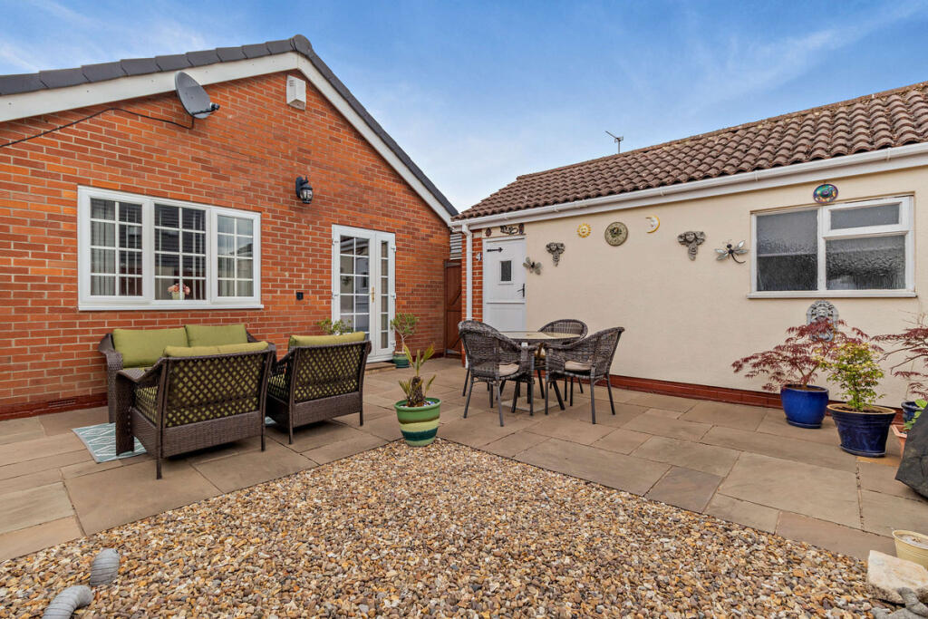 House in Doncaster, Norton - View 5