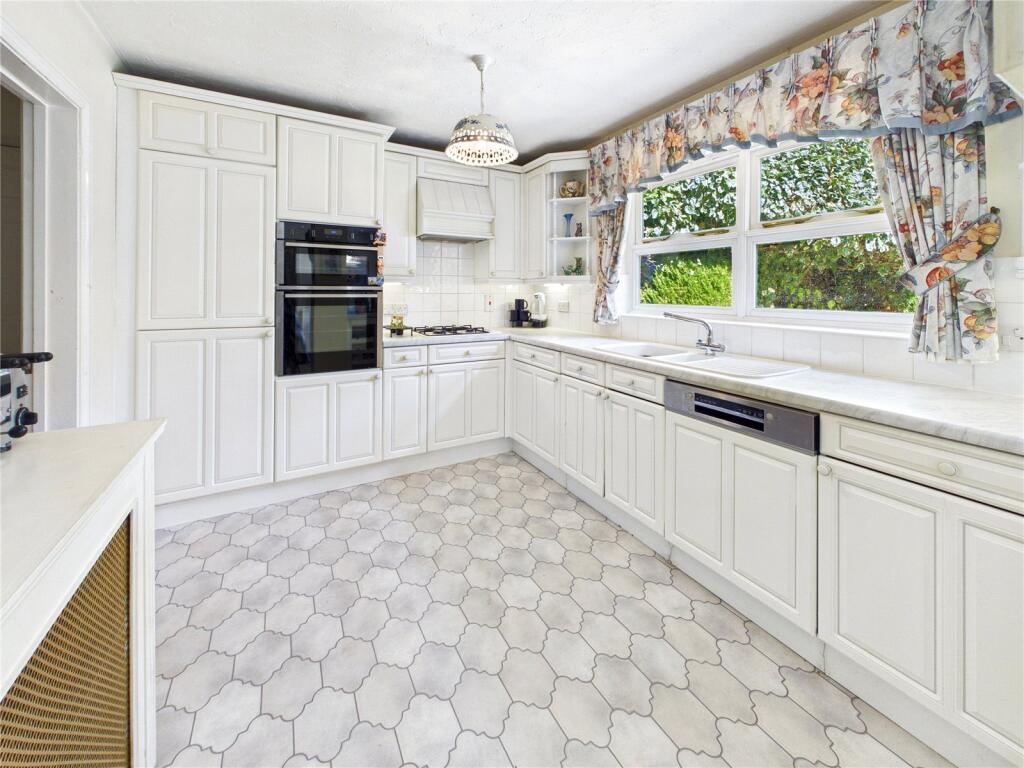 House in Braintree, Great Notley - View 4
