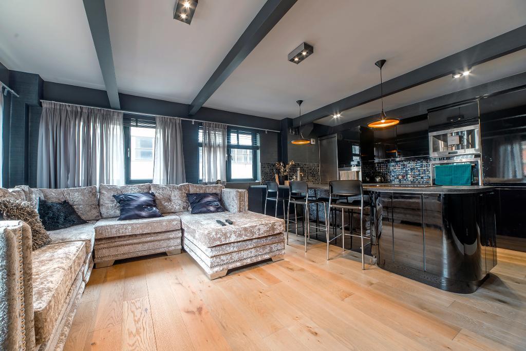 2-bed apartment on Dickinson Street, Manchester, M1 4LX, £295,000