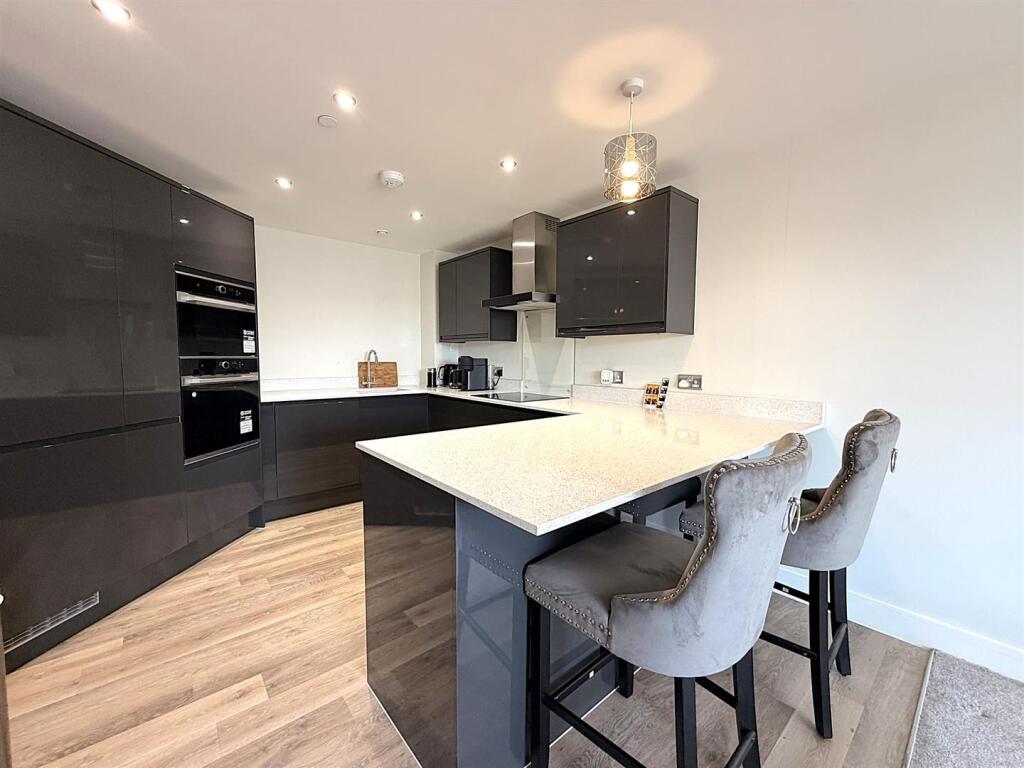 Apartment in Southend-on-Sea, Leigh-on-Sea - View 4
