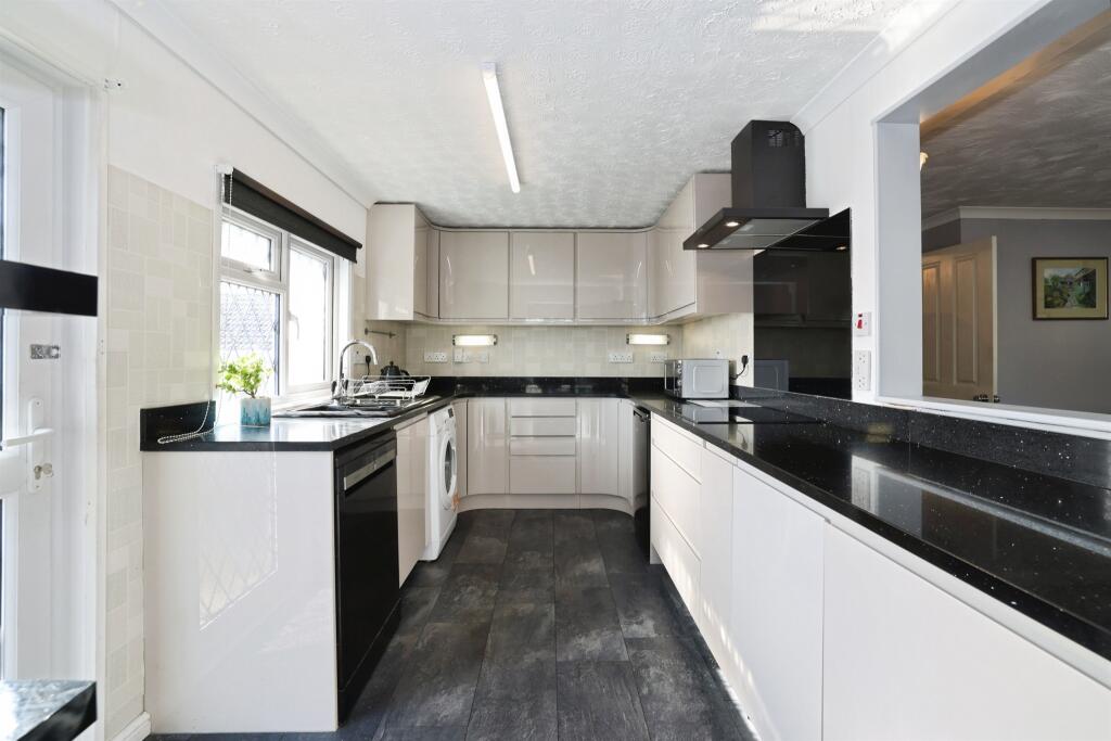 House in Salisbury, Amesbury - View 3