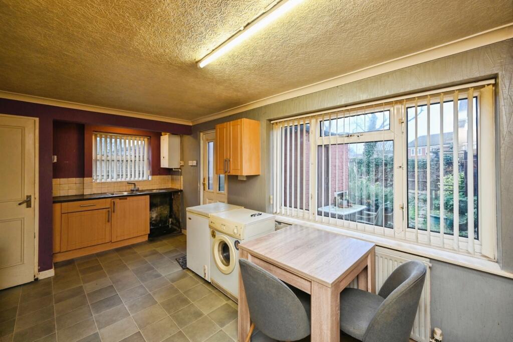 Chestnut Grove, Mansfield Woodhouse, Mansfield, Nottinghamshire, NG19 photo 2