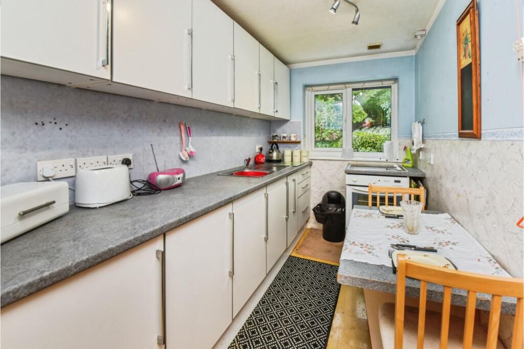 Apartment in Warminster, Wiltshire - More