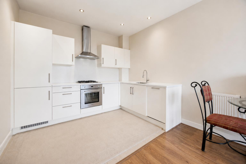Apartment in Southall - View 5