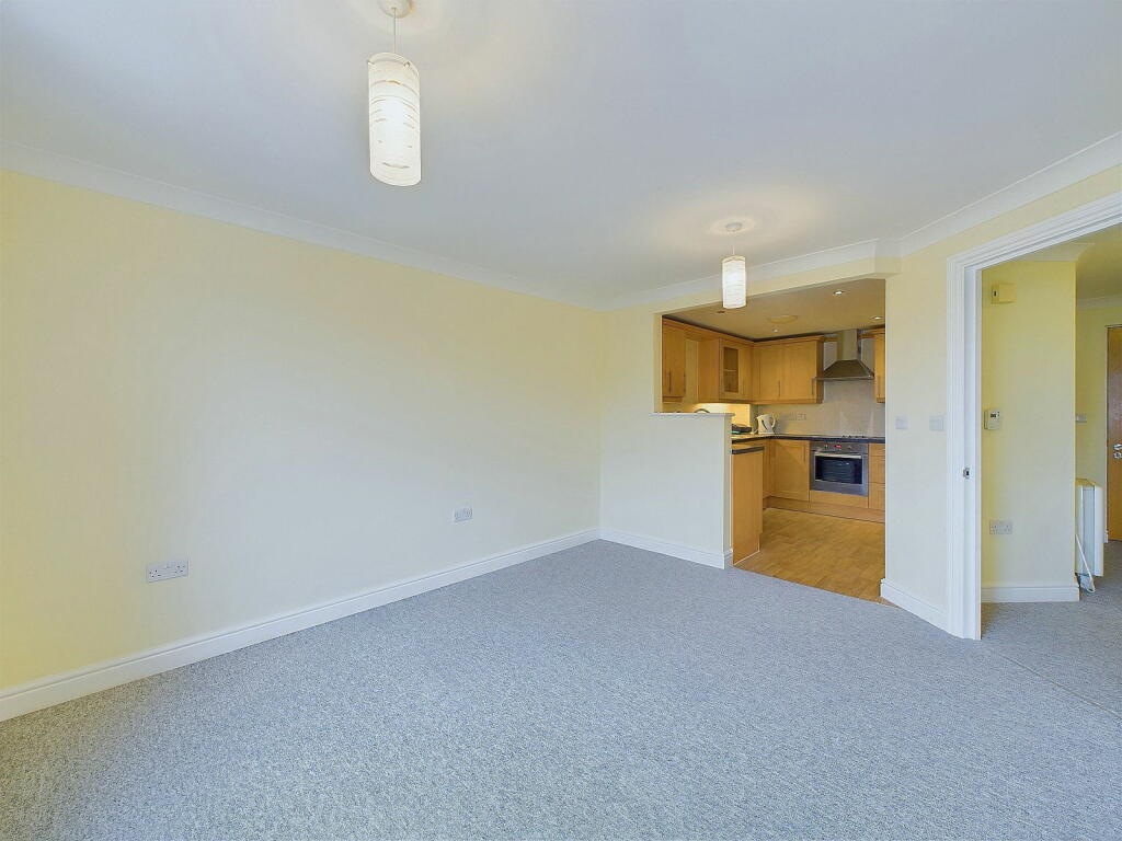 Rotary Lodge, 32, St. Botolphs Road, Worthing, BN11 photo 3