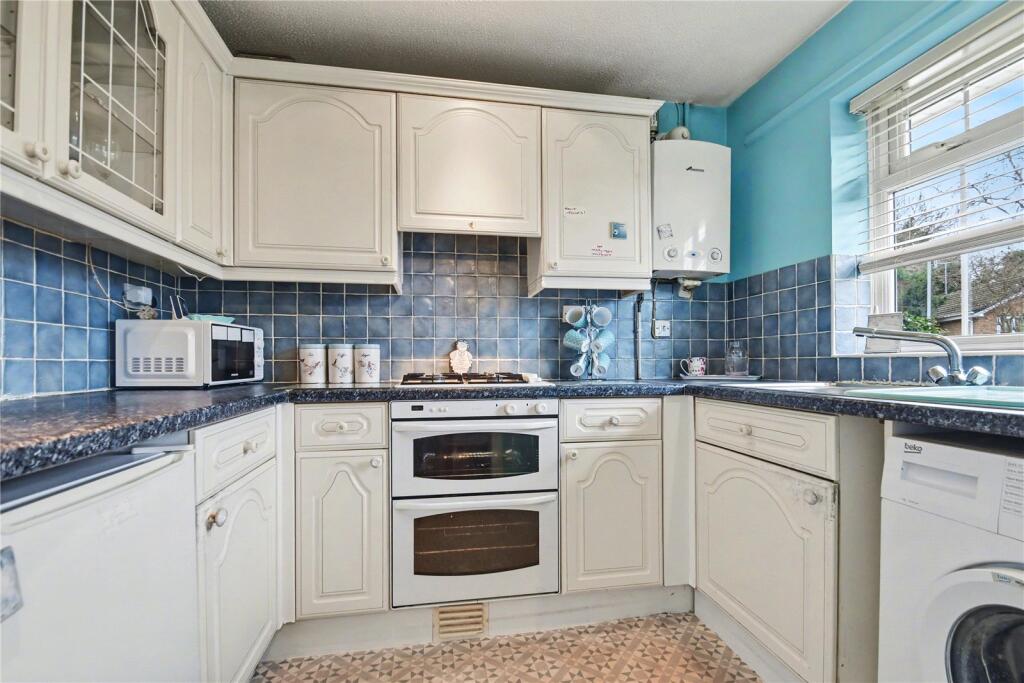 Brantwood Close, Droitwich Spa, Worcestershire, WR9 photo 4