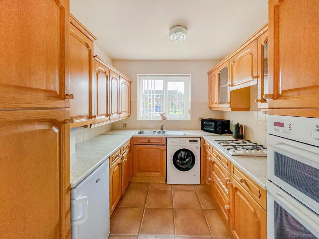 Fenay Lea Drive, Huddersfield, West Yorkshire, HD5 photo 4
