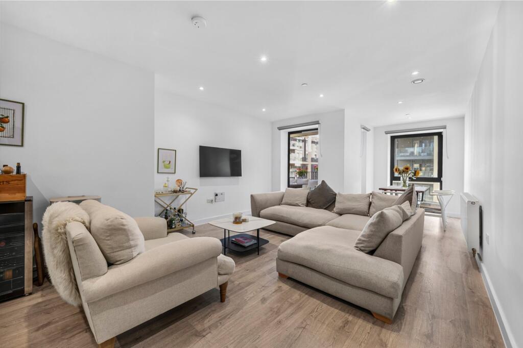 2-bed flat on Osiers Road, 
Wandsworth, SW18, £600,000