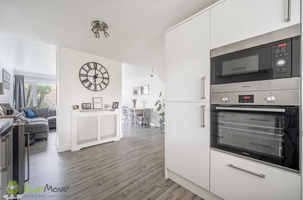 Brookside Walk, Tadley, Hampshire, RG26 photo 4