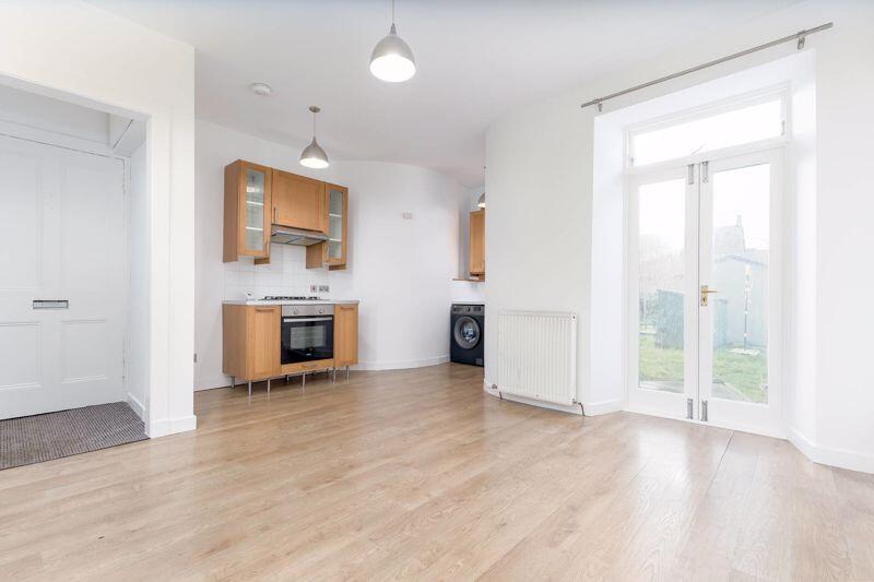 5 Hall Street, Innerleithen, EH44 6QT photo 2