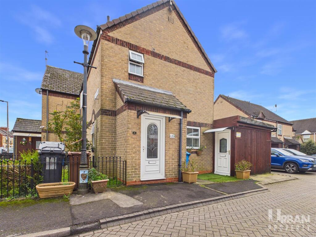 Main image of property: The Gardens, Hull