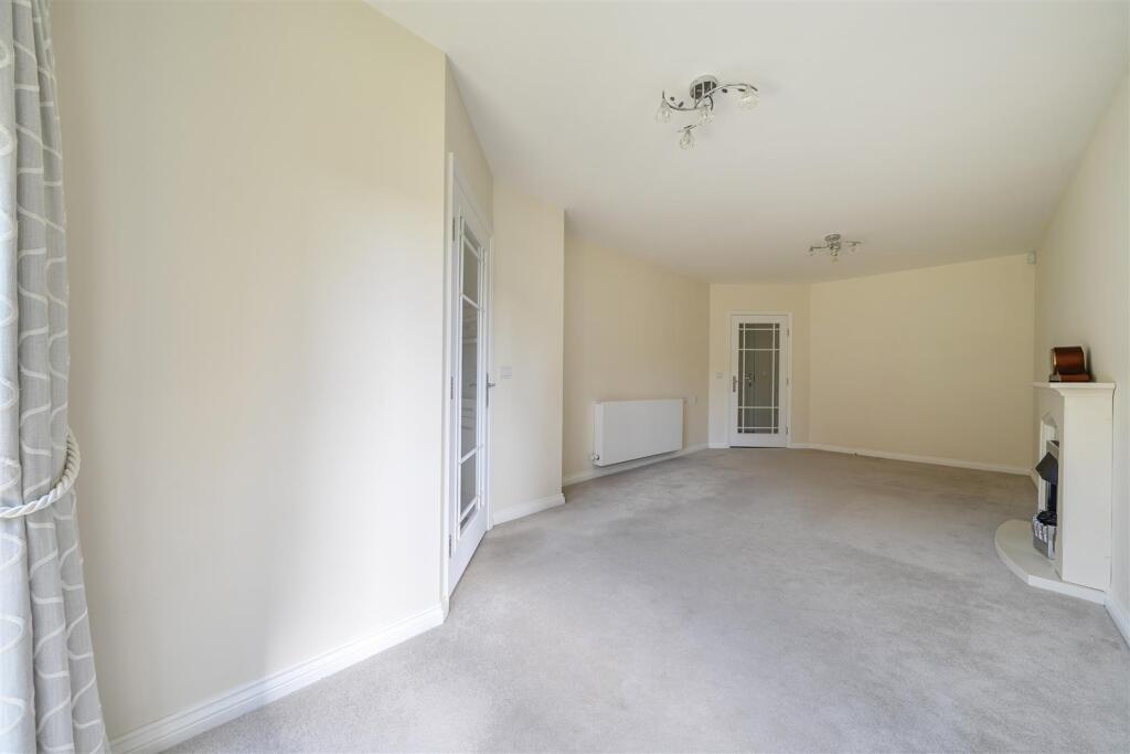 Hale Lodge, Littlehampton, West Sussex photo 5