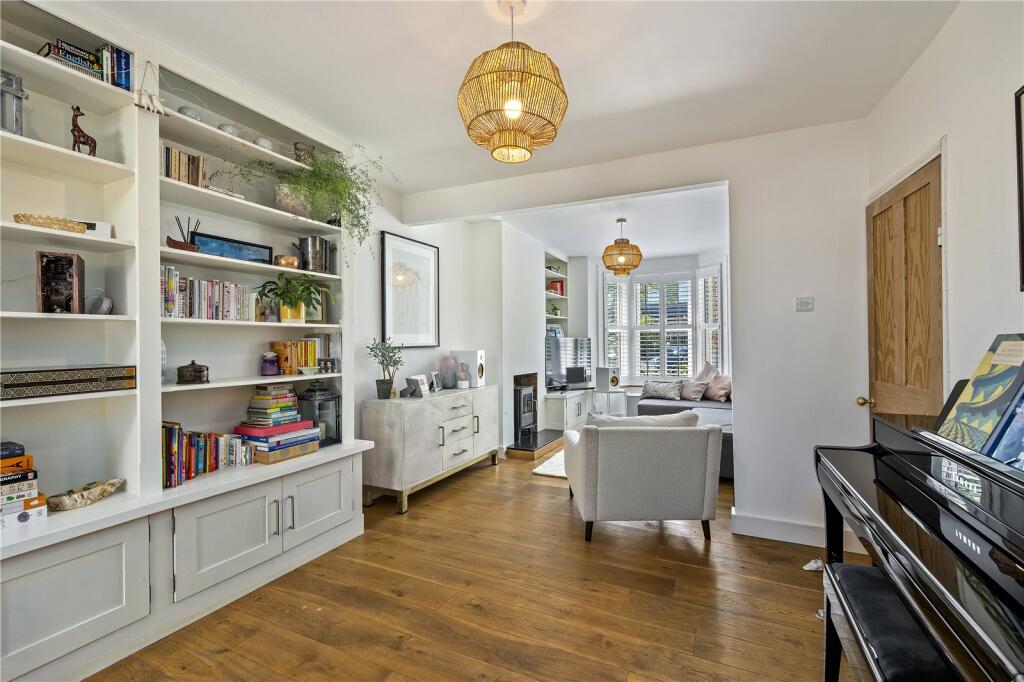 House in London, Whitton - View 4