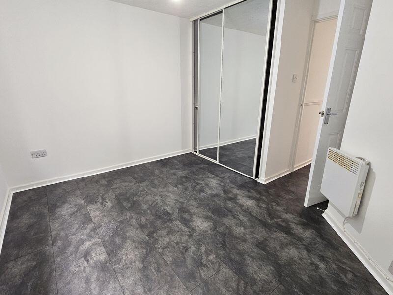 Apartment in Gloucester - More