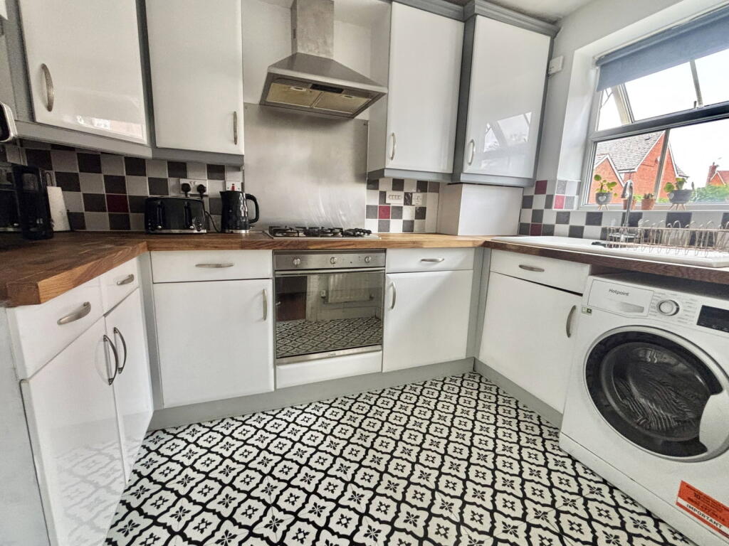 Apartment in Solihull, Dickens Heath - View 4