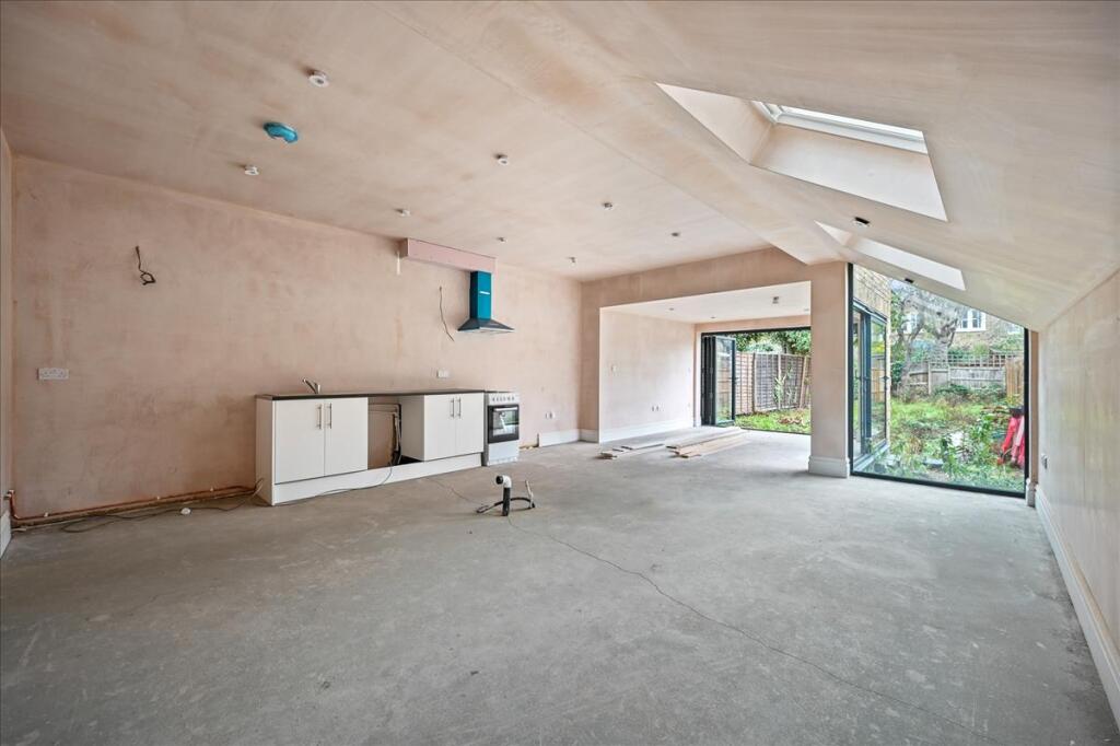 Crediton Road, London, NW10 photo 2
