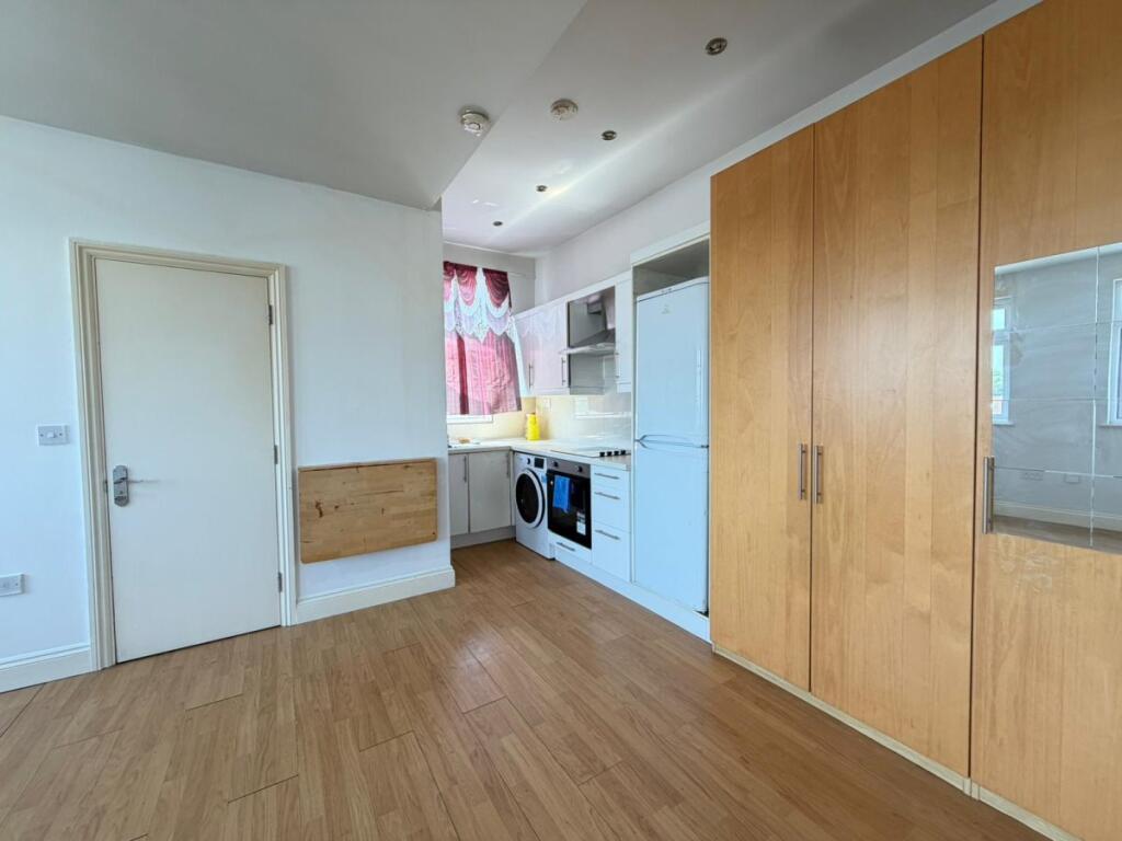 Studio flat for rent