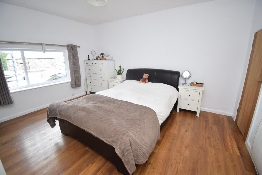 Bedroom 1.JPG