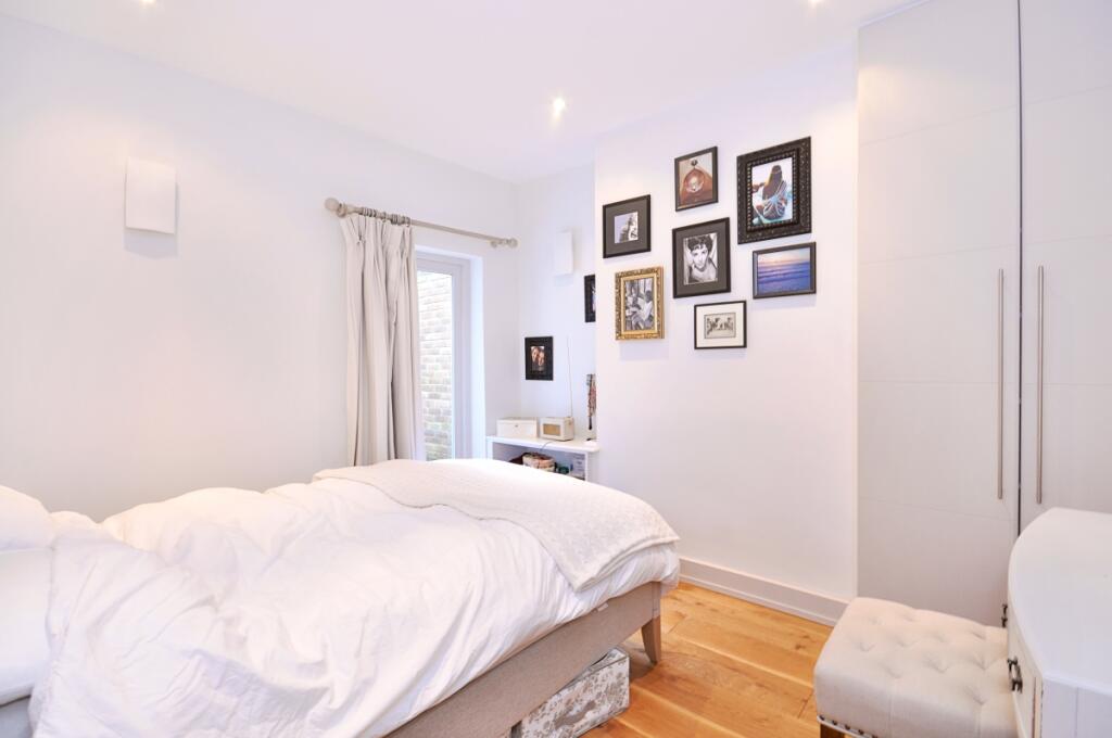 Apartment in London - View 5