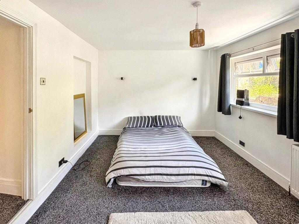 House in RCT, Treherbert - View 4