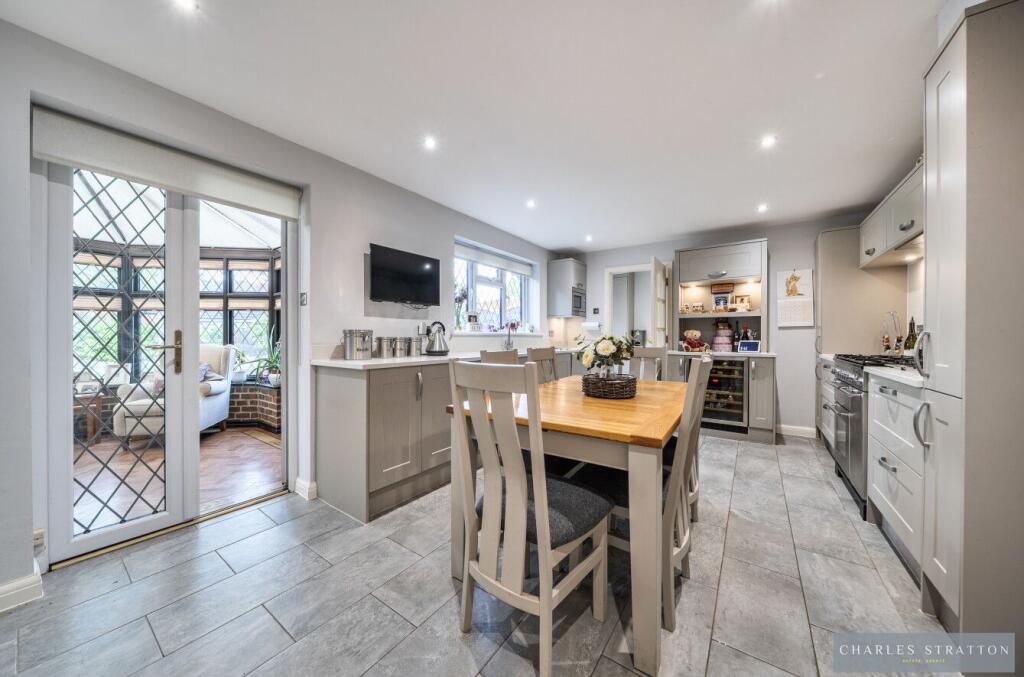 House in London, Gidea Park - View 2