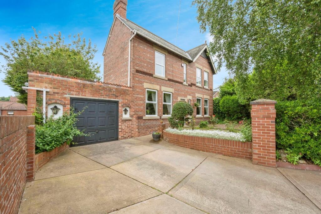 3-bed other on Windgate Hill, Conisbrough, Doncaster, £400,000