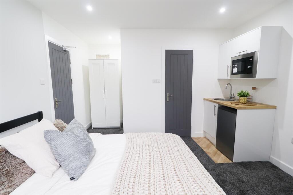 1 bedroom house share for rent