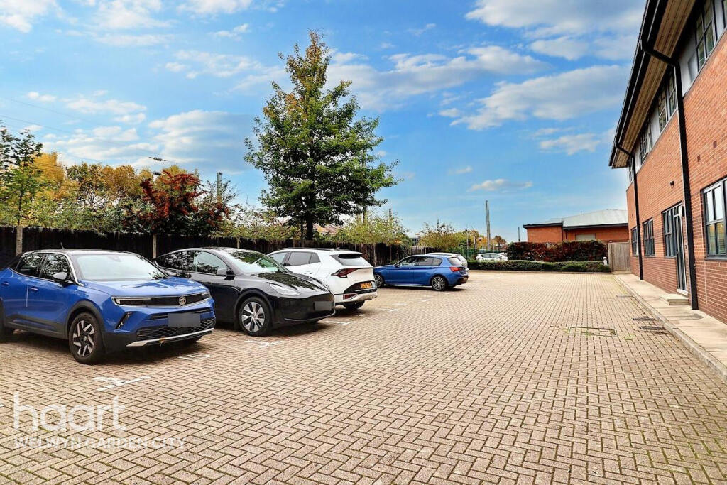 Additional image 13 of Great North Road, Hatfield