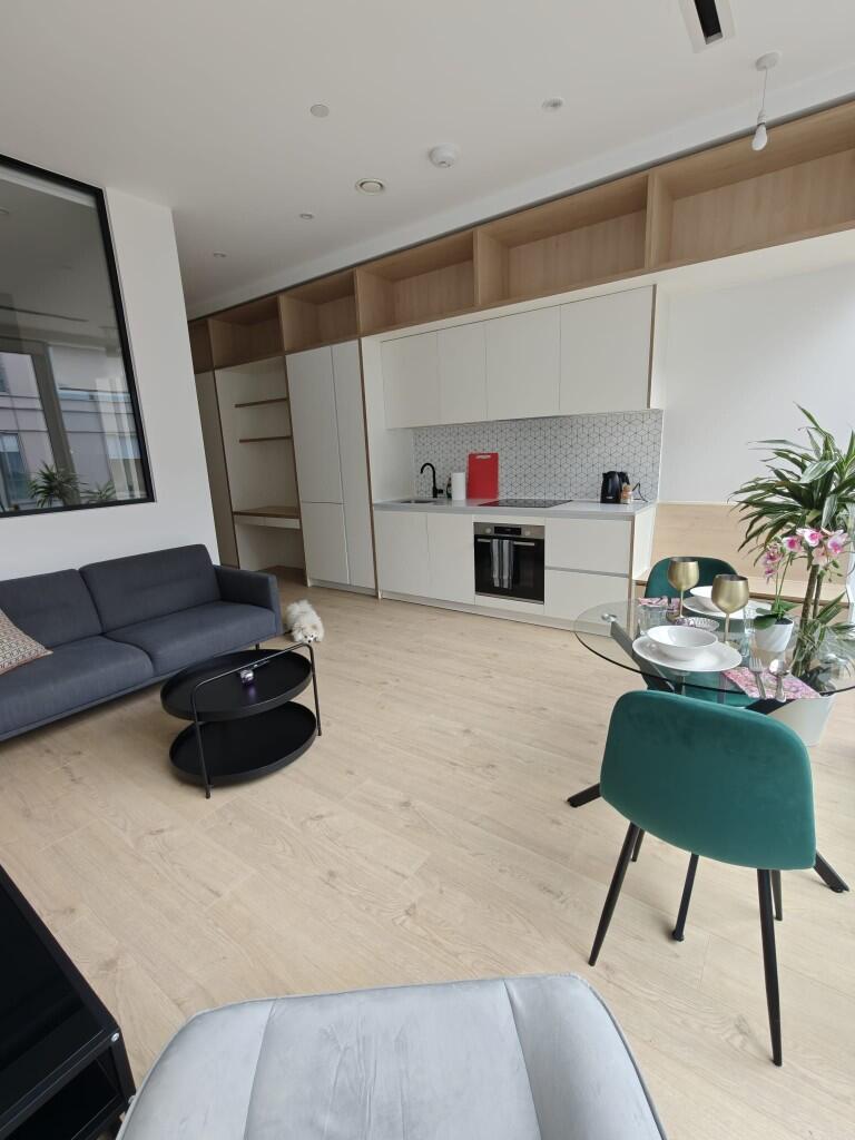 Main image of property: Great West Road, London, TW8