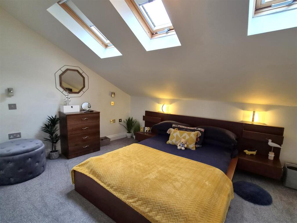 Apartment in Plymouth - More