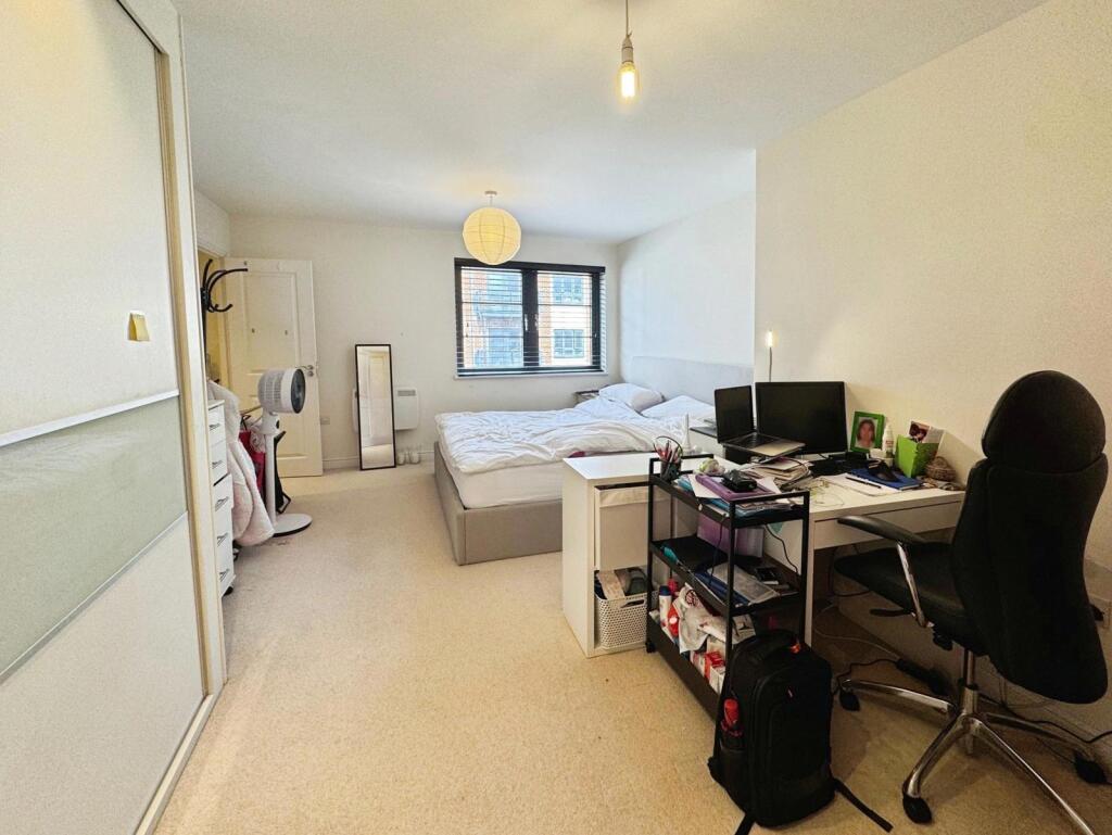 Apartment in Rushmoor, Hampshire - View 5