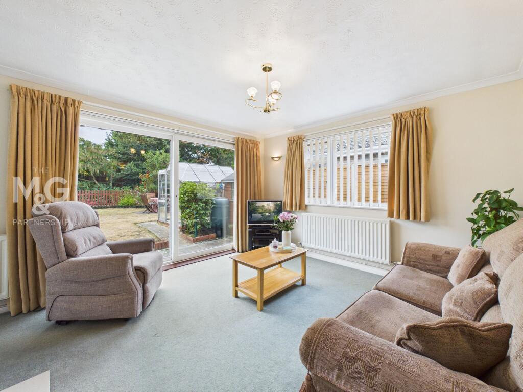 Holywell Close, Bury St. Edmunds, IP33 photo 2