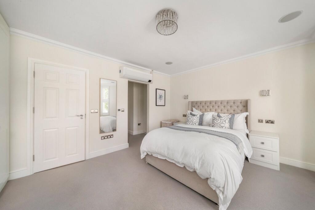 House in London - View 5